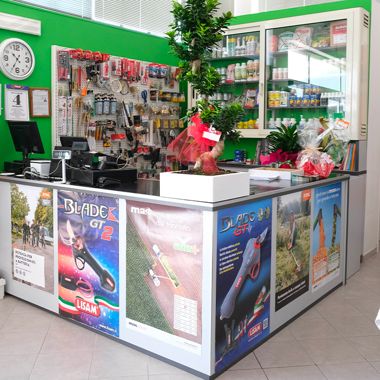 Biofarm Toriello: Agrofarmaci, Mangimi, Concimi, Attrezzature agricole
