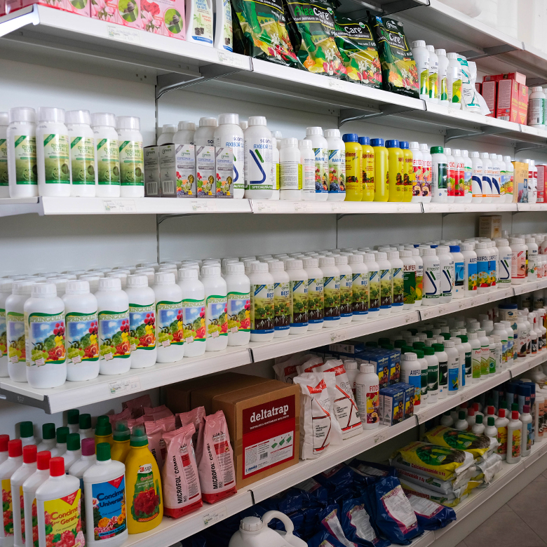 Biofarm Toriello: Agrofarmaci, Mangimi, Concimi, Attrezzature agricole
